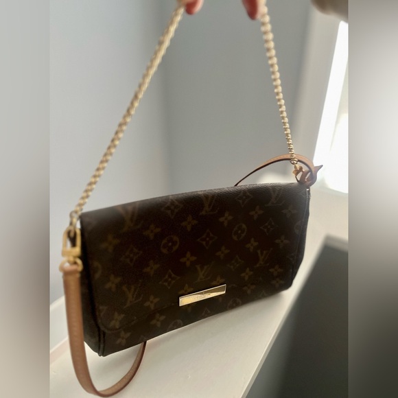 Louis Vuitton Favorite Monogram PM - Picture 7 of 15